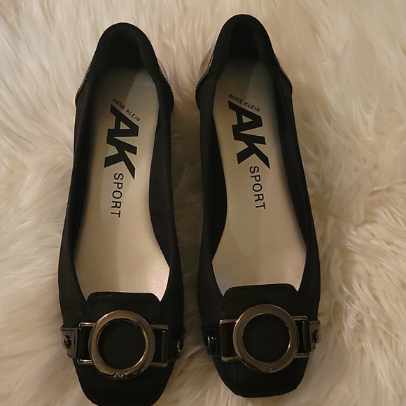 Anne Klein Shoes for girls - Picture 2 of 9